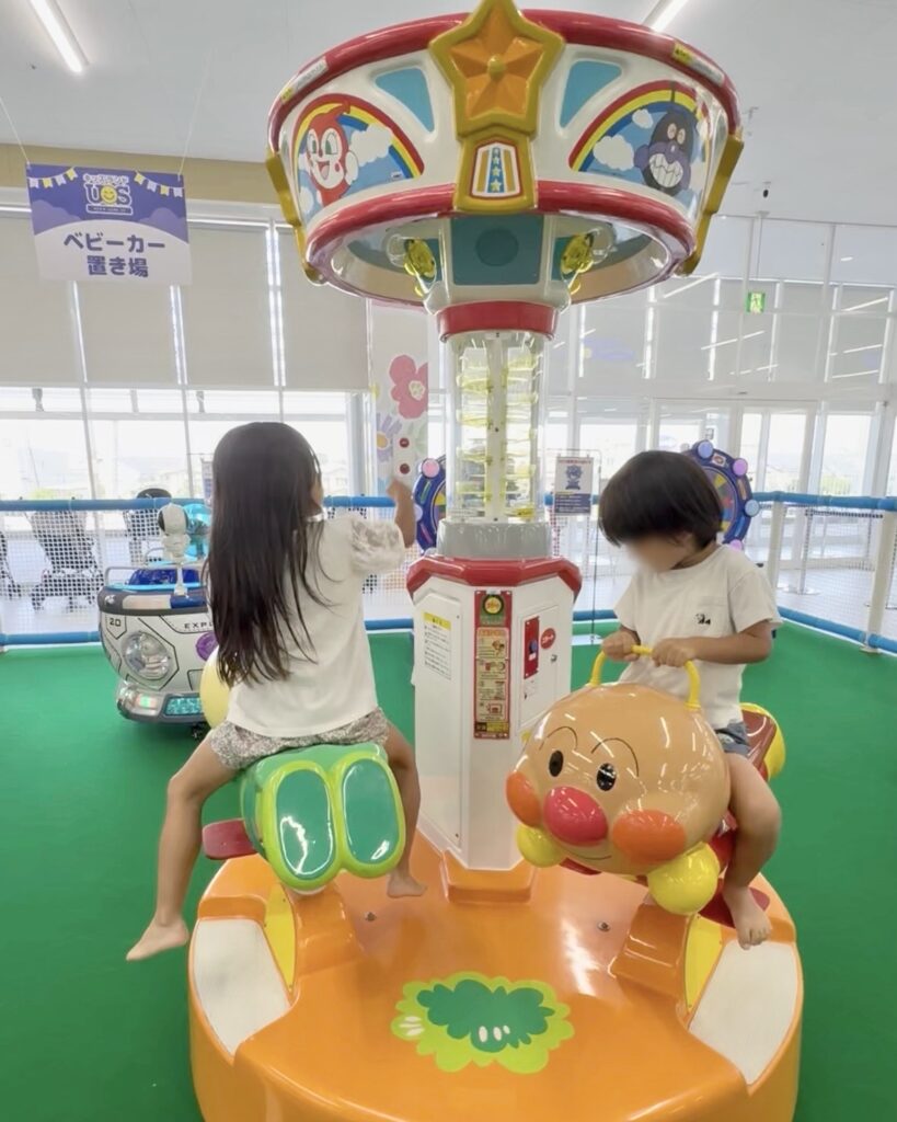 キッズランドUS MAX川越南古谷店のアンパンマンの乗り物